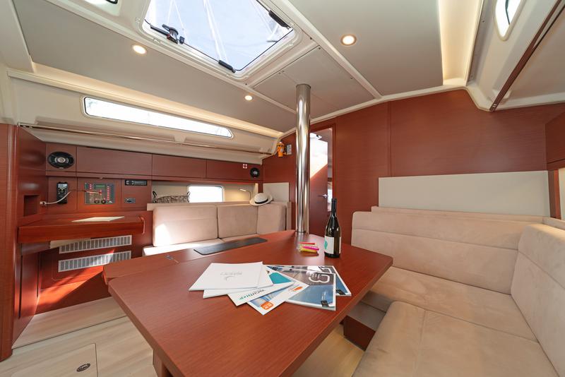 Book yachts online - sailboat - Hanse 418 - AZUR - rent