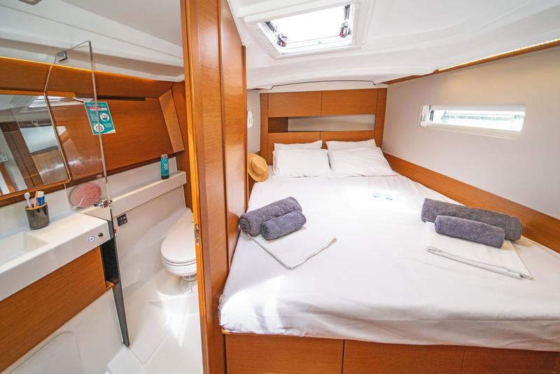 Book yachts online - sailboat - Sun Odyssey 410 - AELLA - rent