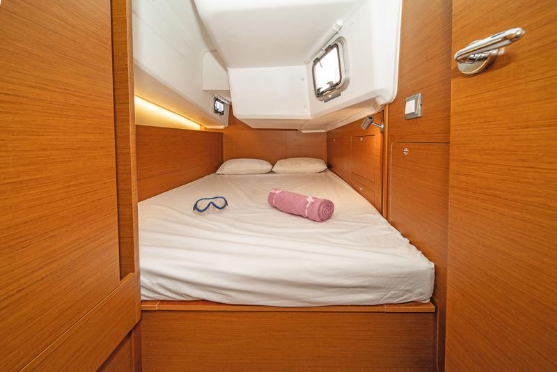 Book yachts online - sailboat - Sun Odyssey 410 - AELLA - rent