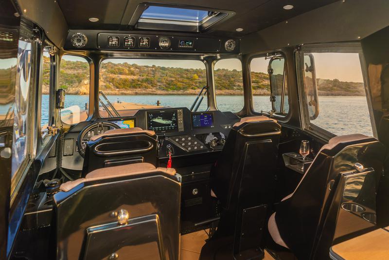 Book yachts online - motorboat - Rafnar 1200 Leisure - ENIGMA (SKIPPERED) - rent