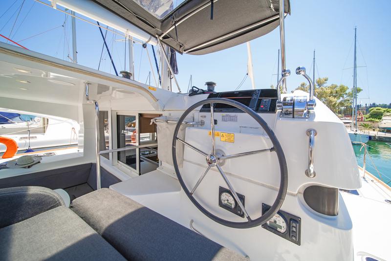 Book yachts online - catamaran - Lagoon 40 - BELLA MARE - rent