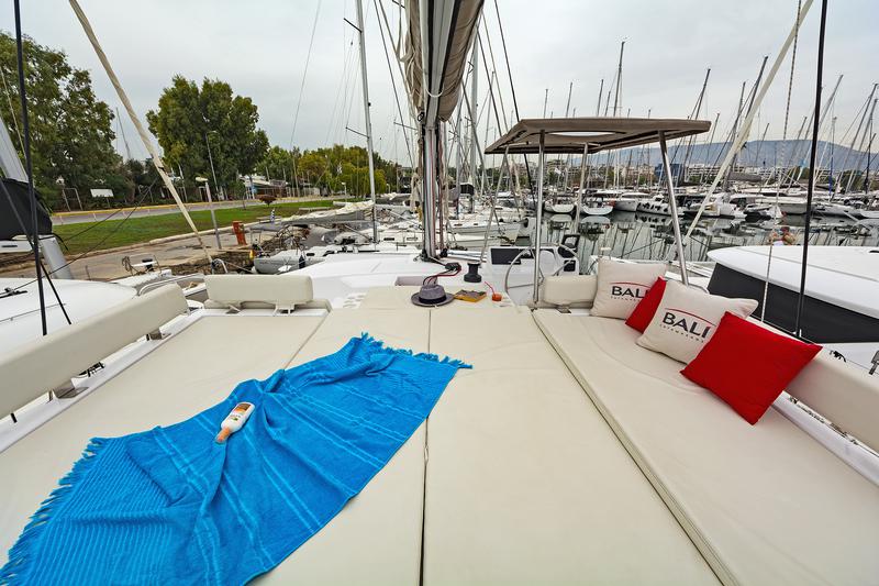 Book yachts online - catamaran - Bali Catspace - MEDITEO - rent