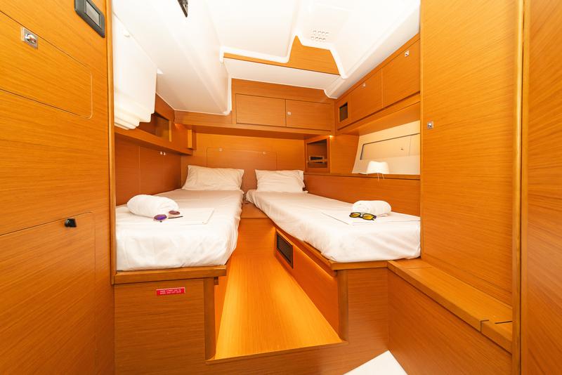 Book yachts online - sailboat - Dufour 530 AC &amp; GEN &amp; WM - DIMPA - rent