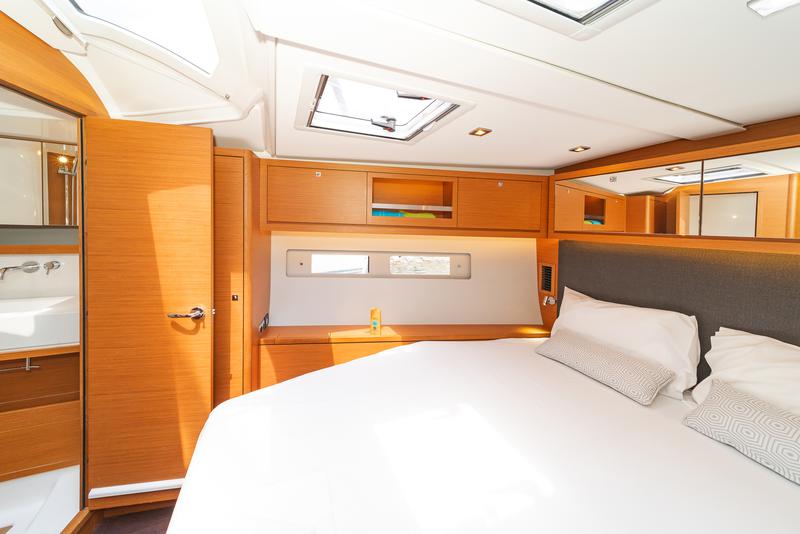 Book yachts online - sailboat - Dufour 530 AC &amp; GEN &amp; WM - DIMPA - rent