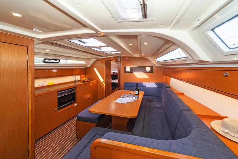 Book yachts online - sailboat - Bavaria Cruiser 41 - BLUE PEARL - rent
