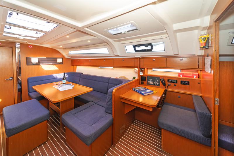 Book yachts online - sailboat - Bavaria Cruiser 41 - BLUE PEARL - rent