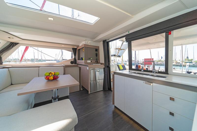 Book yachts online - catamaran - Isla 40 - AIFOS - rent
