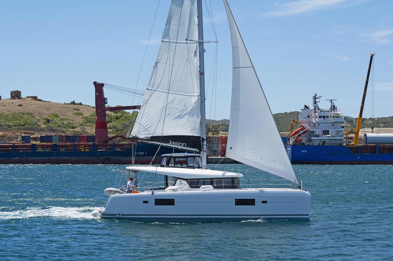 Book yachts online - catamaran - Lagoon 42 A/C &amp; GEN. - BREEZE - rent