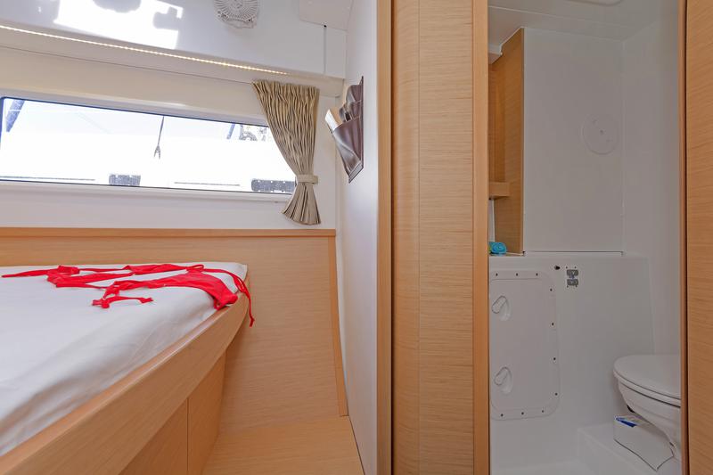 Book yachts online - catamaran - Lagoon 42 A/C &amp; GEN. - BREEZE - rent