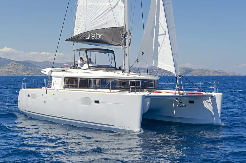 Book yachts online - catamaran - Lagoon 450  Fly A/C &amp; GEN (4 wc) - ALEX JR. - rent