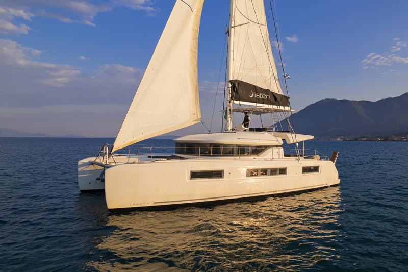 Book yachts online - catamaran - Lagoon 50 A/C &amp; GEN &amp; WM - ANDROMEDA - rent