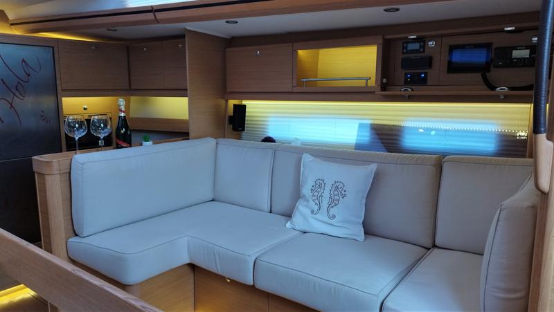 Book yachts online - sailboat - Dufour 56 Exclusive 2018 - Hola - rent