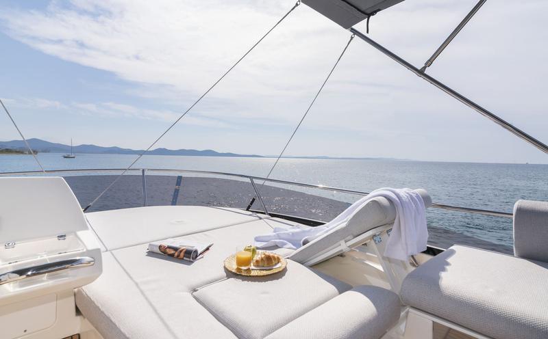 Book yachts online - motorboat - Prestige 460 - Adudu 2 - rent