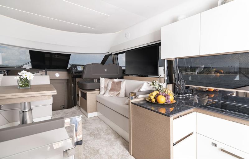 Book yachts online - motorboat - Prestige 460 - Adudu 2 - rent