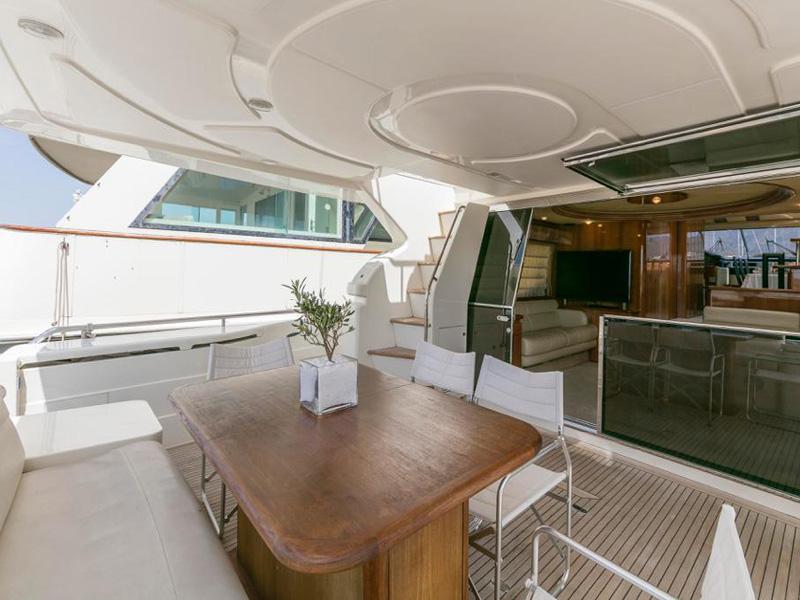 Book yachts online - motorboat - Ferretti 680 - Sadaqa - rent