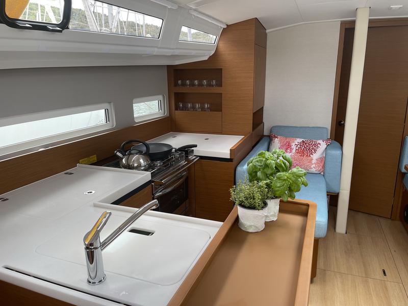 Book yachts online - sailboat - Sun Odyssey 410 - Rosso Bianco - rent