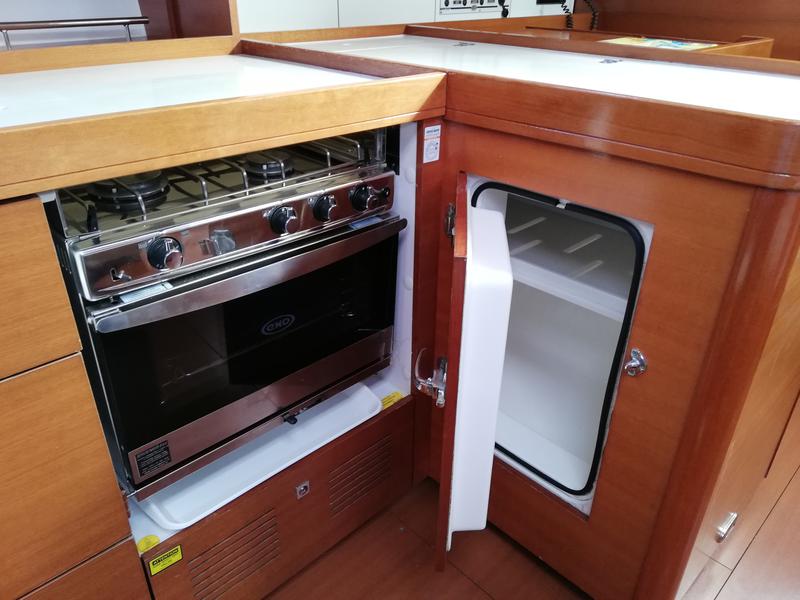 Book yachts online - sailboat - Dufour 450 Owner version - My Life - rent