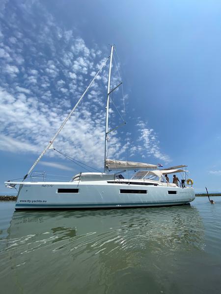 Book yachts online - sailboat - Sun Odyssey 440 / 4 cabins - Thalaia - rent