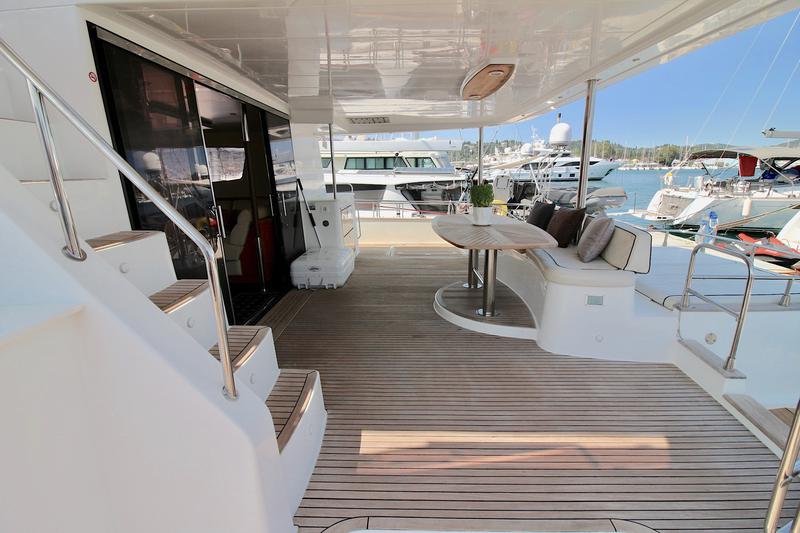 Book yachts online - powercatamaran - Queensland 55 - ACTIUM IV - rent