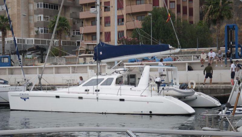 Book yachts online - catamaran - Voyage 440 - Alboran Ron Punch (Majorca) - rent