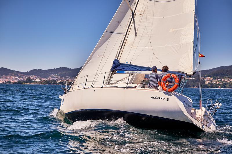 Book yachts online - sailboat - Elan 31 Performance - Sailway Tres - rent