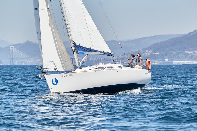 Book yachts online - sailboat - Elan 31 Performance - Sailway Tres - rent