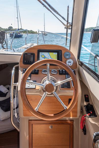 Book yachts online - motorboat - Leidi 800R Inboard - H9 - rent