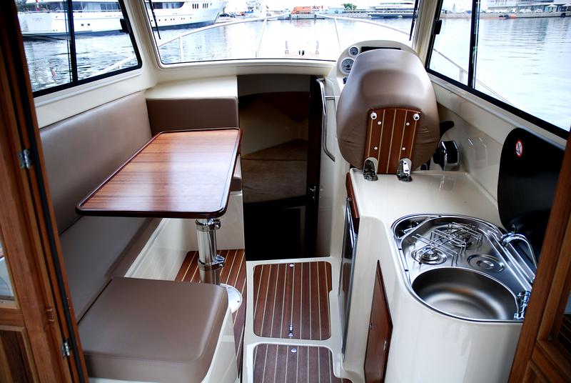 Book yachts online - motorboat - Leidi 800R Inboard - H9 - rent