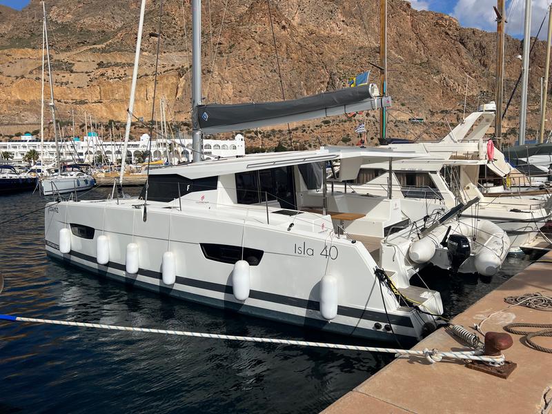 Book yachts online - catamaran - Isla 40 - HO - rent