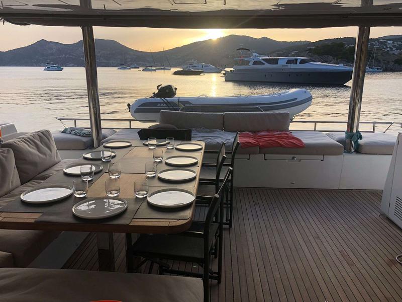 Book yachts online - catamaran - Lagoon 560 S2 FULL EQUIPE LUXE - Islas Luxe - rent