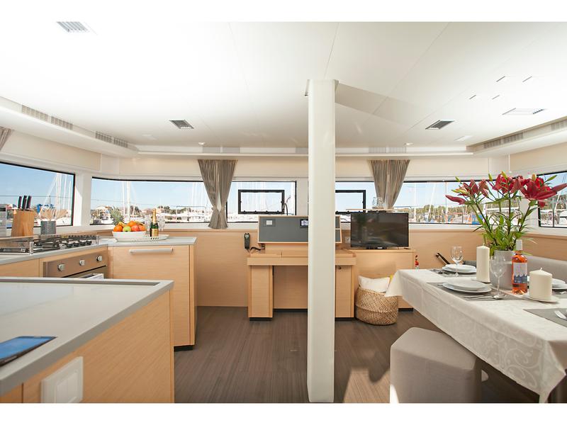 Book yachts online - catamaran - Lagoon 52F - GOA 10 - rent