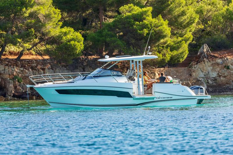 Book yachts online - motorboat - Cap Camarat 10.5 WA - 272679 CK - rent