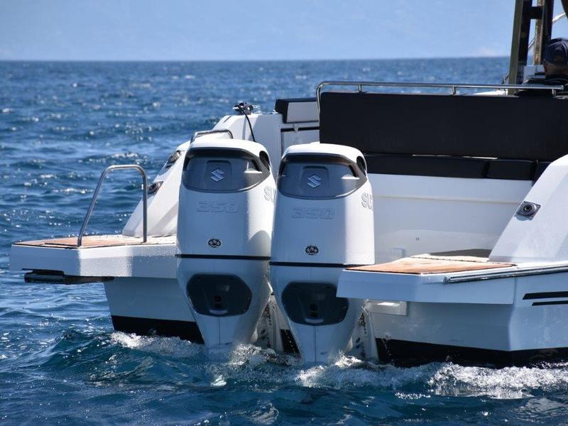 Book yachts online - motorboat - Cap Camarat 10.5 WA - 272679 CK - rent