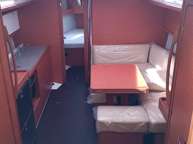 Book yachts online - sailboat - Dufour 390 Grand Large - Special One - rent
