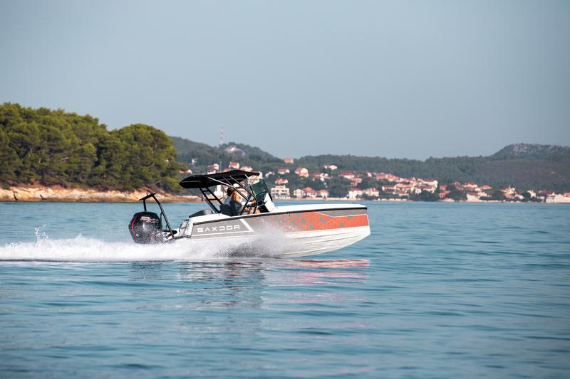 Book yachts online - motorboat - Saxdor 200 Sport - 115 Mercury - Big Wave - rent