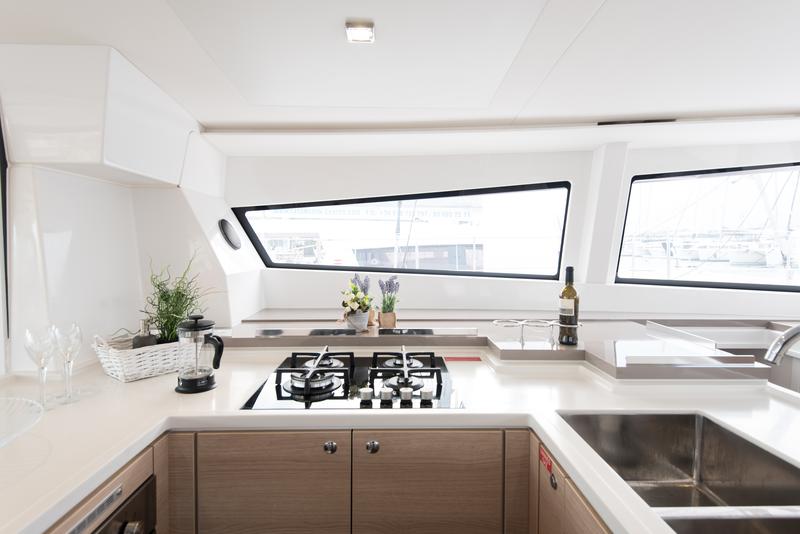 Book yachts online - catamaran - Bali 5.4 4 cab - 2 OCEANS - rent