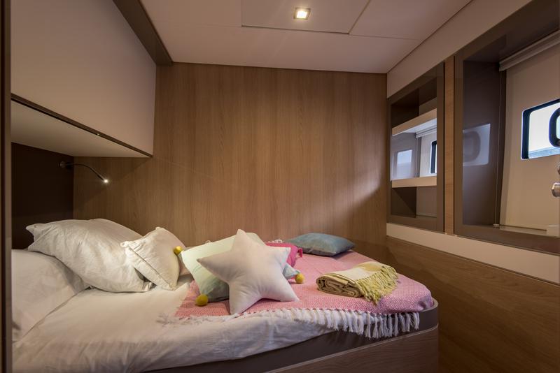 Book yachts online - catamaran - Bali 5.4 4 cab - 2 OCEANS - rent