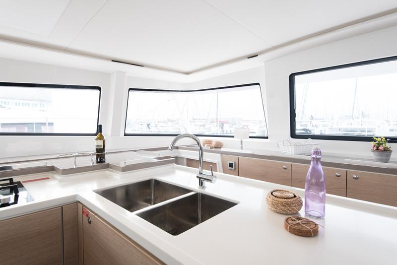 Book yachts online - catamaran - Bali 5.4 4 cab - 2 OCEANS - rent
