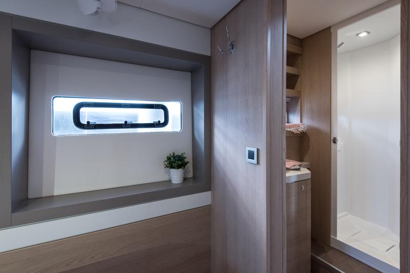 Book yachts online - catamaran - Bali 5.4 4 cab - 2 OCEANS - rent
