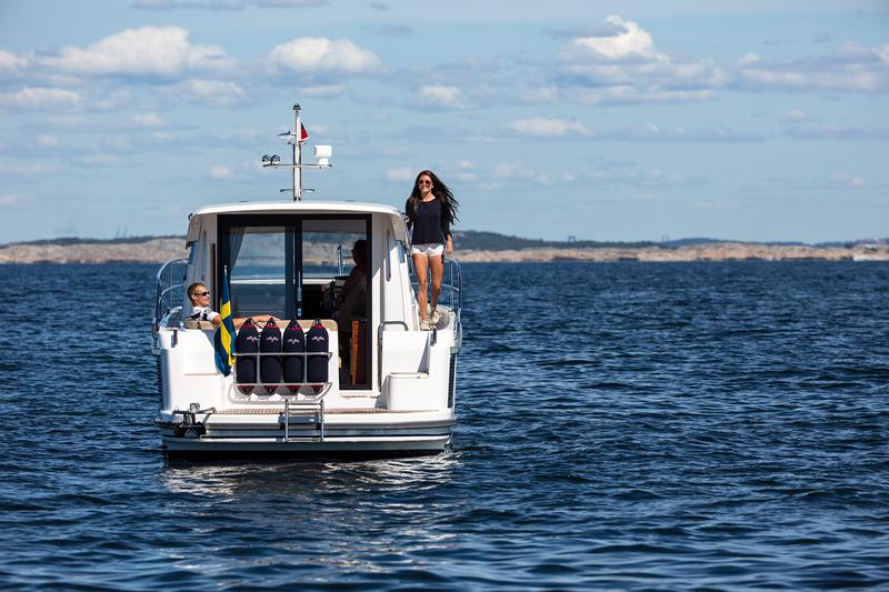 Book yachts online - motorboat - Nimbus 305 Coupe - NN - rent