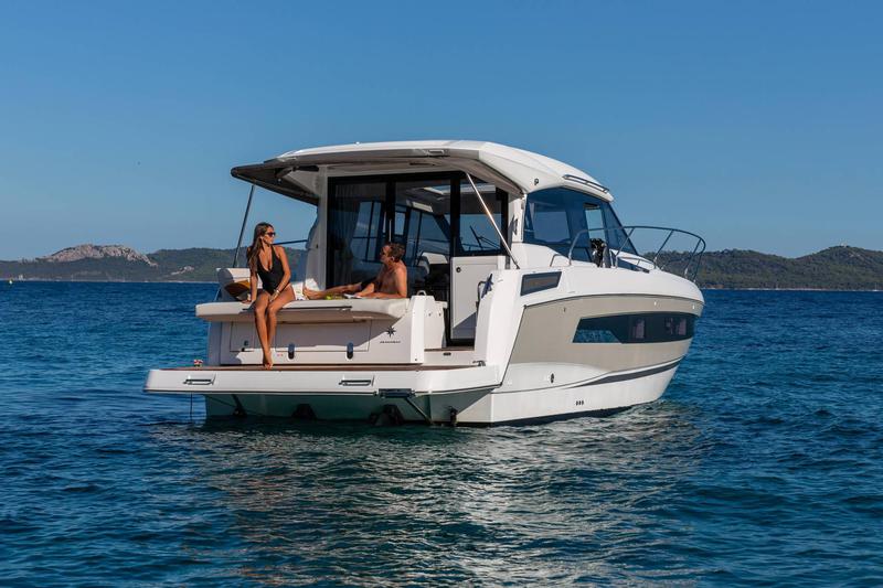 Book yachts online - motorboat - Jeanneau NC 37 - Mimi' - rent