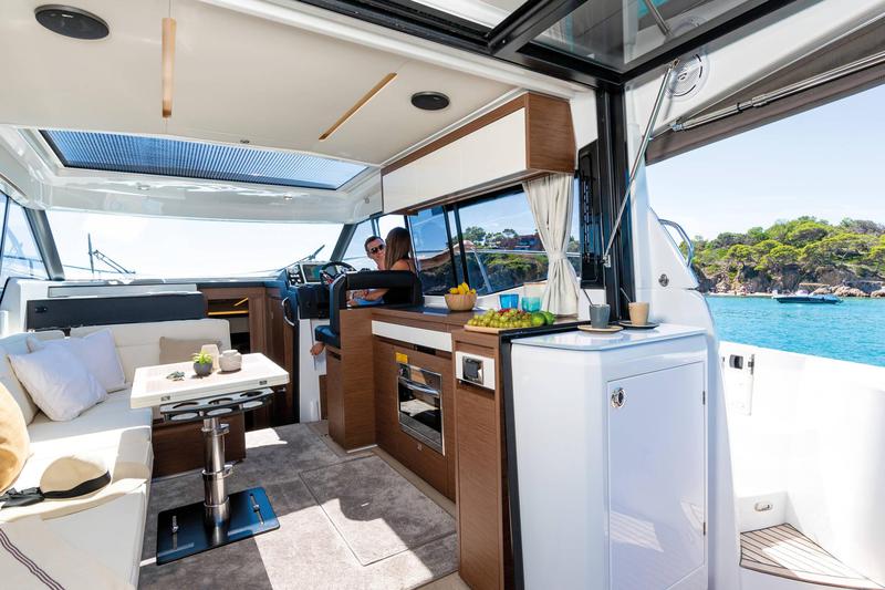 Book yachts online - motorboat - Jeanneau NC 37 - Aurora - rent