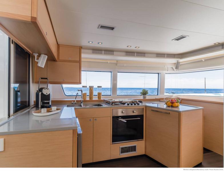 Book yachts online - catamaran - Lagoon 52 - Takamaka - rent