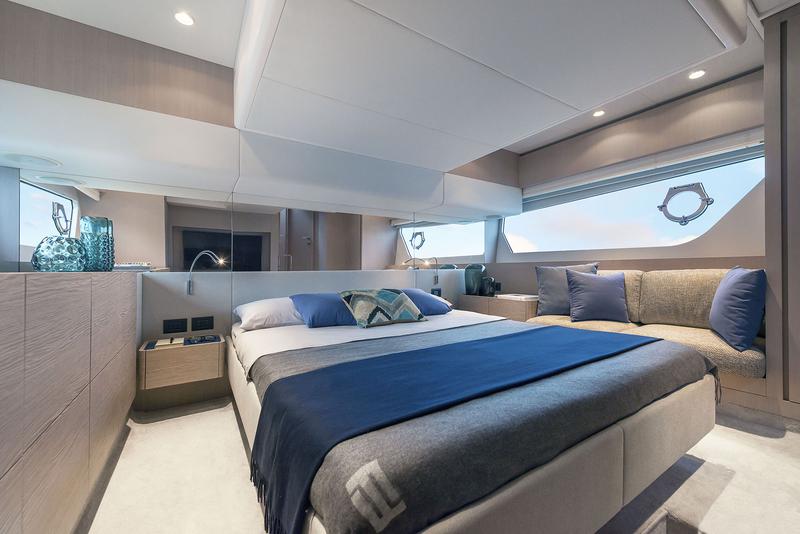 Book yachts online - motorboat - Ferretti 500 - DDM29 - rent