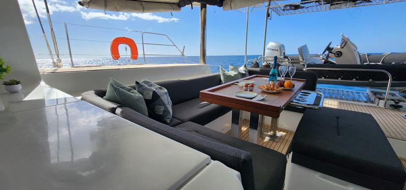 Book yachts online - catamaran - Lagoon 52F - Tamiro - rent