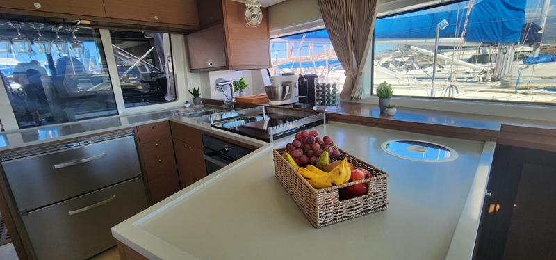 Book yachts online - catamaran - Lagoon 52F - Tamiro - rent