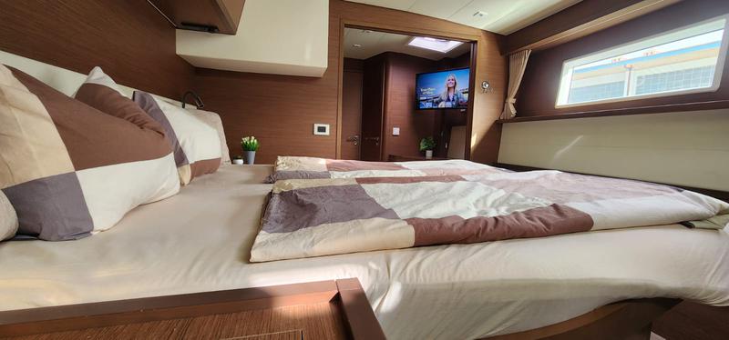Book yachts online - catamaran - Lagoon 52F - Tamiro - rent