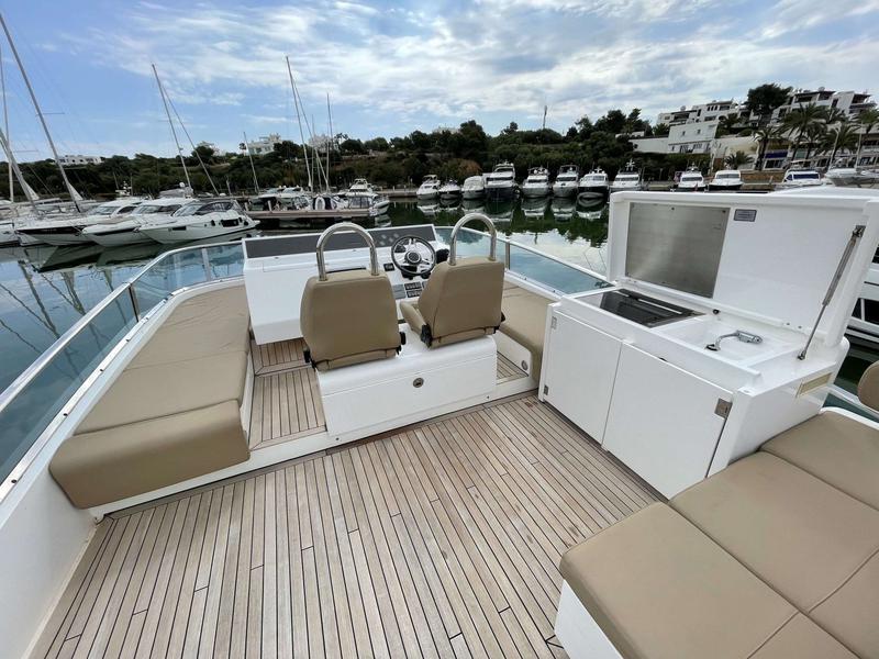 Book yachts online - motorboat - Squadron 58 - SPRAOI NA MARA (skipper incl., any-day charters) - rent