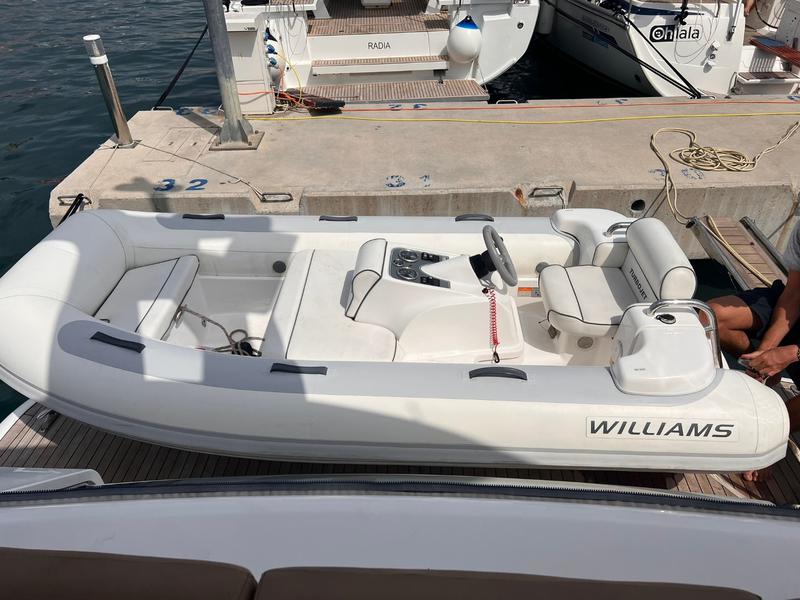 Book yachts online - motorboat - Squadron 58 - SPRAOI NA MARA (skipper incl., any-day charters) - rent
