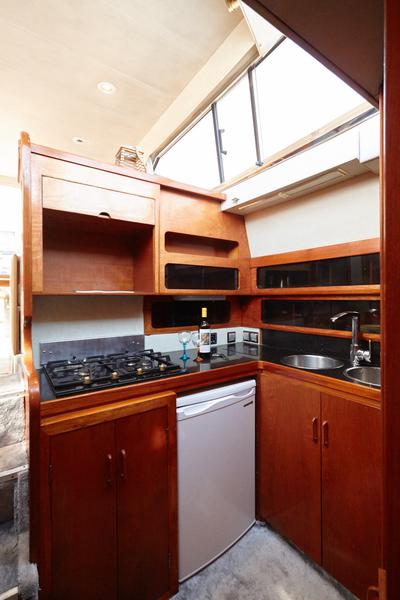 Book yachts online - motorboat - Princess 45 - Summer Love - rent